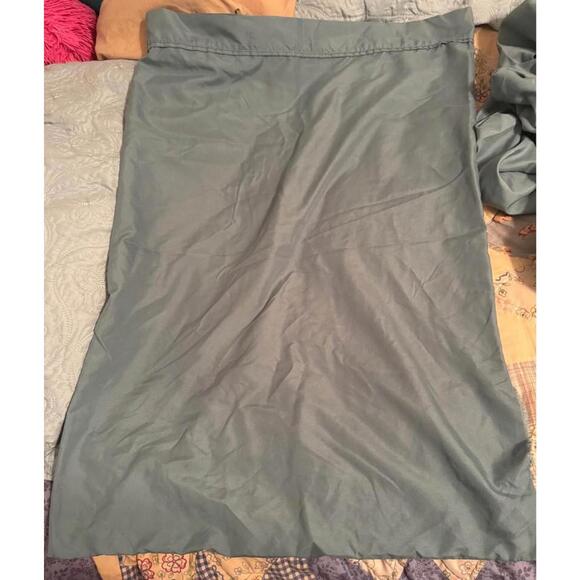 3 Twin Sheet Sets & 2 Mattress Pads- Very Good - Picture 3 of 8